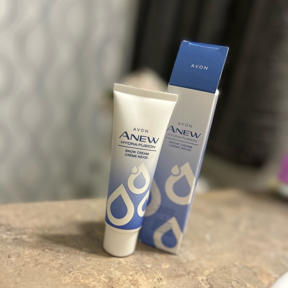 AVON snow cream/moisturizer